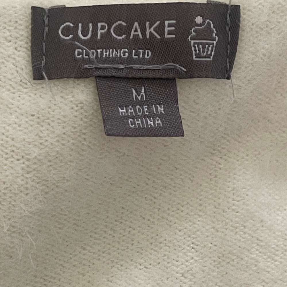 Scalloped V-Neck Lightweight White Sweater - Picture 4 of 5